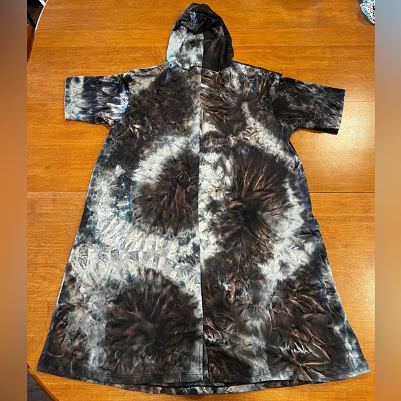 NWT Coco + Carmen Tie Dye Short Sleeve Hooded Dress With Pockets - Picture 6 of 9
